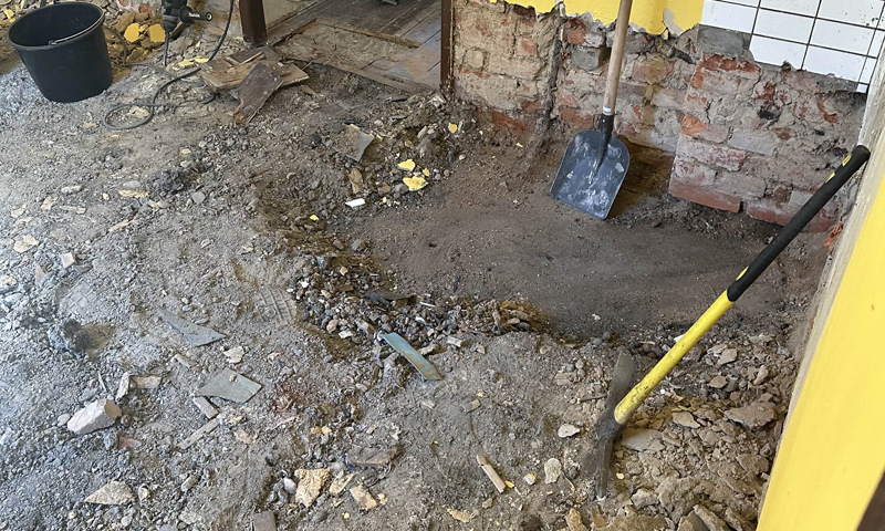 Příprava podkladu pro sanaci podlahy