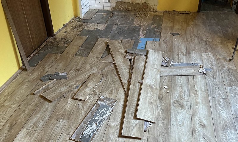 Instalace tvarovek pro odvětrání podlahy